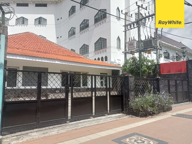 Rumah Di Raya Darmo Surabaya
