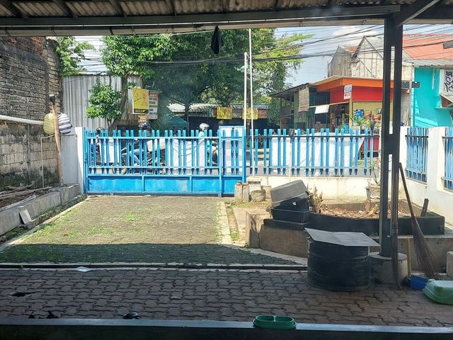Rumah dengan tanah yg luas di Jagakarsa Jakarta Selatan
