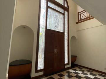 Jakarta Selatan - Garasi, Setengah terpisah