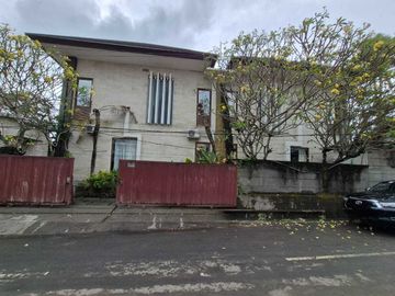Villa dijual di Legian - AC, Alarm, Balkon