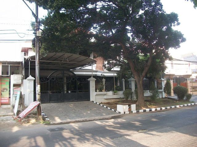 Rumah di Ketintang Permai