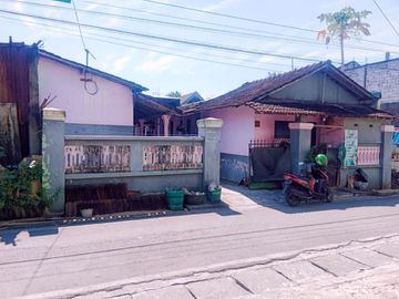 Room dijual di Joyotakan - Garasi, Taman