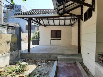 Rumah dijual di Jakarta Utara - Garasi