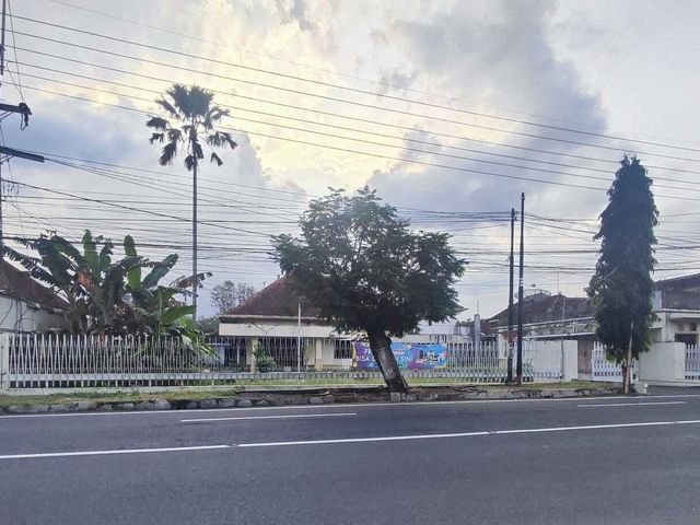 RUMAH STRATEGIS NOL JALAN RAYA RING 1 JEMBER