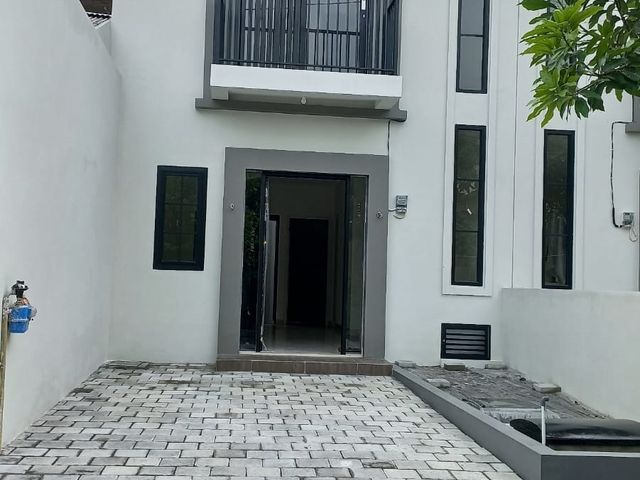 Dijual Rumah 2 lantai di Rungkut Menanggal Selatan Surabaya