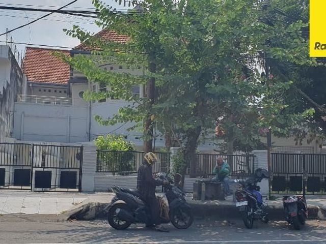 Disewakan Rumah Pusat Kota di Jalan Raya Kartini Surabaya