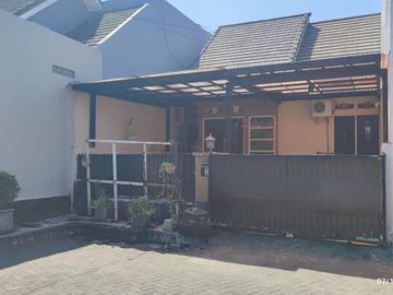 Gresik, Jawa Timur - Setengah terpisah