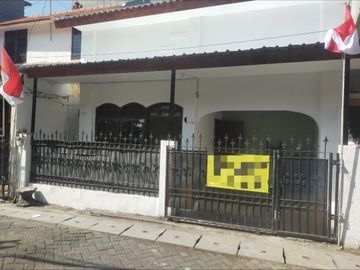 Rumah dijual di Gubeng - Garasi