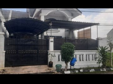Rumah Disewakan di Laweyan, Central Java - Garasi