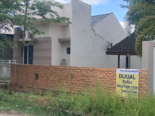 Rumah posisi hoek Komp. Daun Village