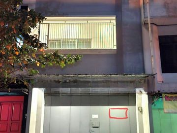 Rumah untuk disewakan di Setabelan - Garasi