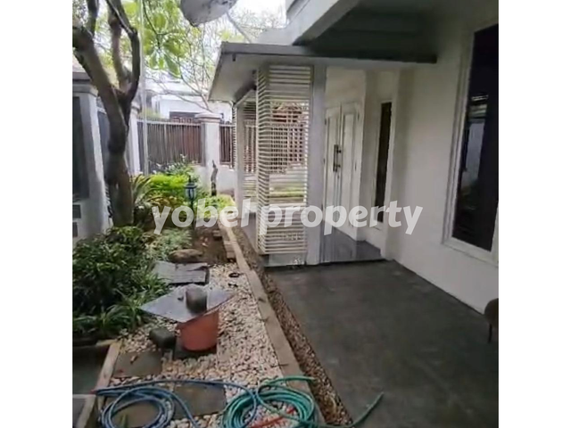 RUMAH ASRI SIAP HUNI FULL FURNSIH MANYAR TIRTOYOSO SELATAN SURABAYA