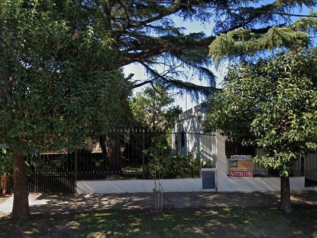 EXCELENTE PROPIEDAD, MUY BUENA ESTRUCTURA.  CONSULTE AL 4626-1188 O AL 11-4167-----