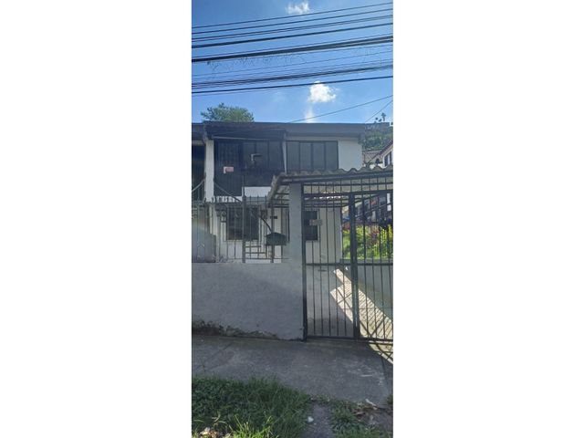 Se vende casa con 2 pisos independientes en Normandia Pereira