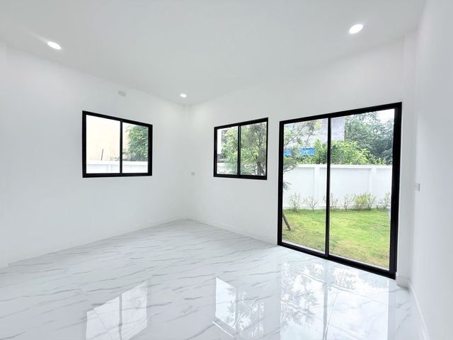 place photo 66