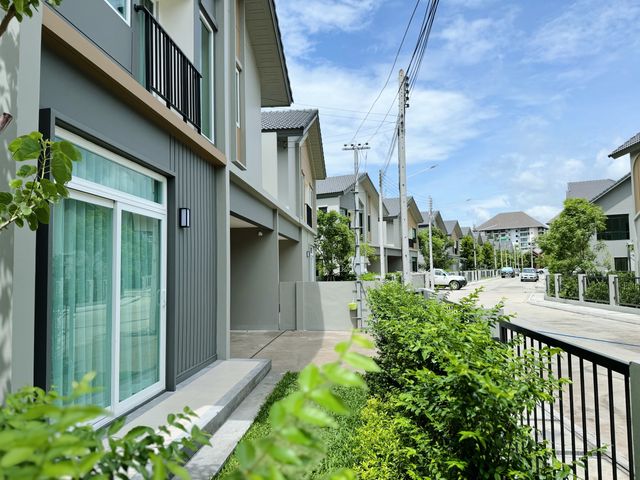 place photo 66