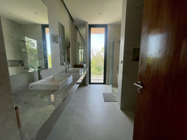 place photo 90