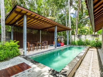 KARANGASEM, Bali, Indonesia - Garasi, Kolam renang