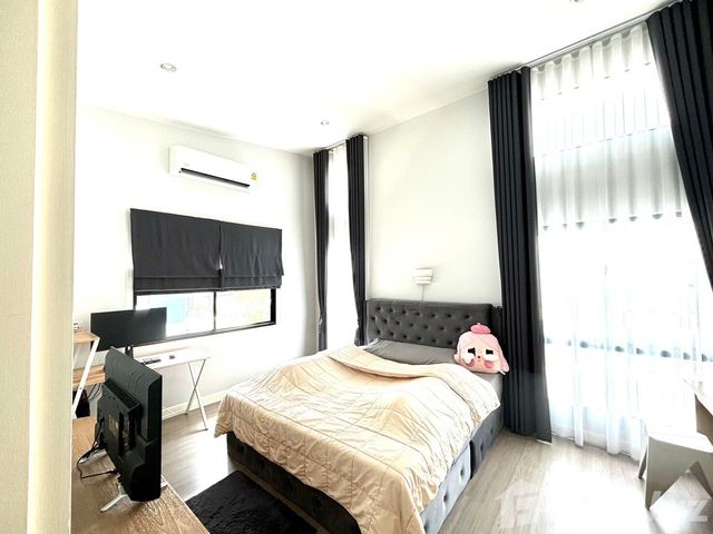 place photo 62
