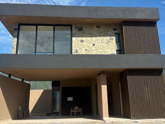 Casa en Venta en Rios del Vergel, Santiago NL