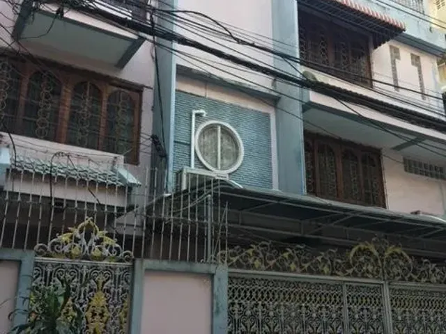 ทาวน์เฮ้าส์ให้เช่า 5 ห้องนอน ใน คลองเตยเหนือ, กรุงเทพมหานคร
