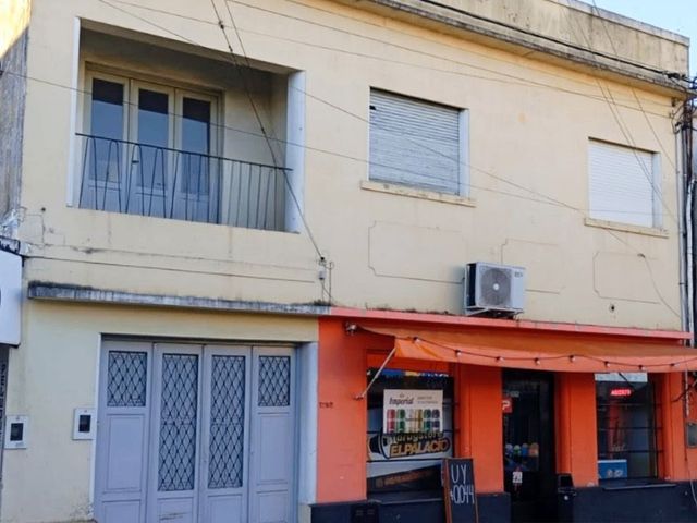 Propiedad mixta con local, 3 dormitorios y buena ubicación