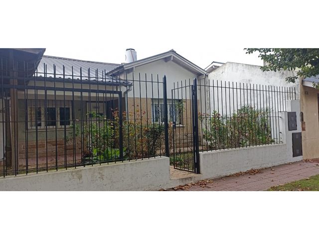 ALQUILER - CASA USO PROFESIONAL - FRANCIA AL 800