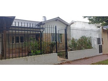 ALQUILER - CASA USO PROFESIONAL - FRANCIA AL 800