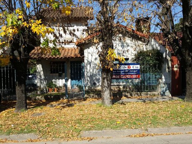 CASA 3 AMBIENTES EN VENTA EN ADROGUE C/AMPLIO DEPOSITO