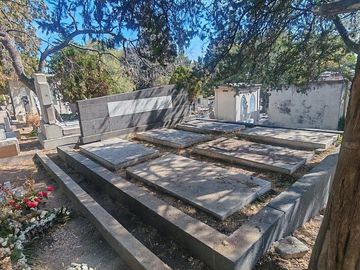 Venta de seis bovedas vacías, Panteón Jardín