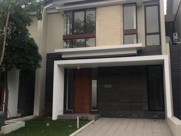Rumah untuk disewakan di Sambikerep - Garasi