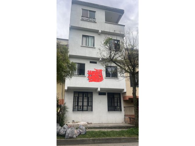 SE VENDE CASA EN PERLA DEL SUR CON VIVIENDAS INDEPENDIENTES