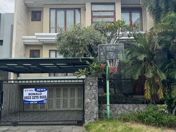 Rumah dijual di Gubeng - Garasi