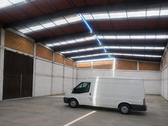 Bodega en renta a un semáforo de Paseo Tollocan