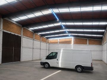 Bodega en renta a un semáforo de Paseo Tollocan