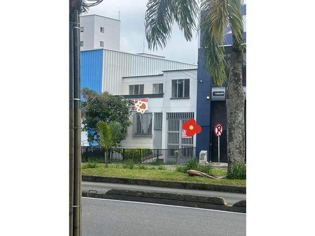SE VENDE O PERMUTA CASA EN LA AVENIDA 30 DE AGOSTO CON 4 RENTAS