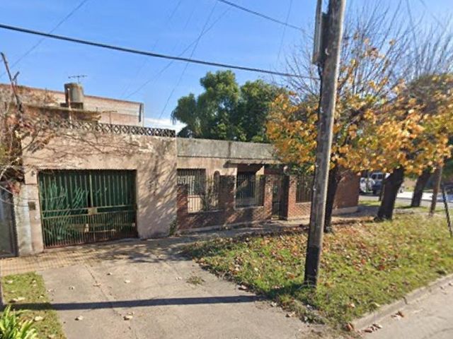Casa en venta para reciclar en Adrogue 3 ambientes