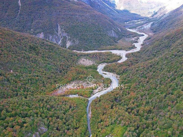 Patagonia, 680ha con 7Km de orilla Rio Avellano