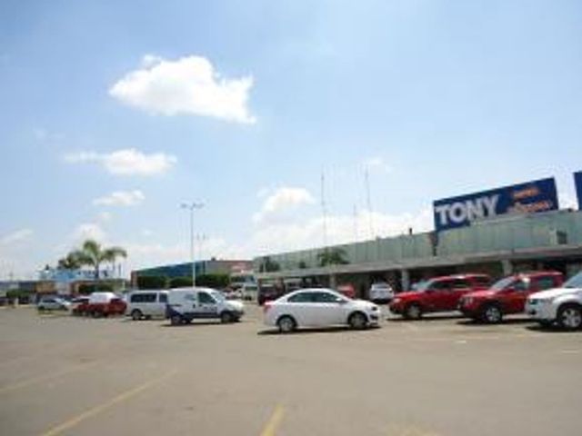 RENTA LOCAL COMERCIAL PLAZA DEL SOL FRENTE ESTACIONAMIENTO CERCA PLAZA PATIO