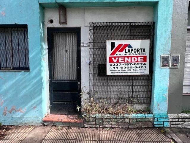 OPORTUNIDAD, CASA EN VENTA EN MORENO CENTRO.