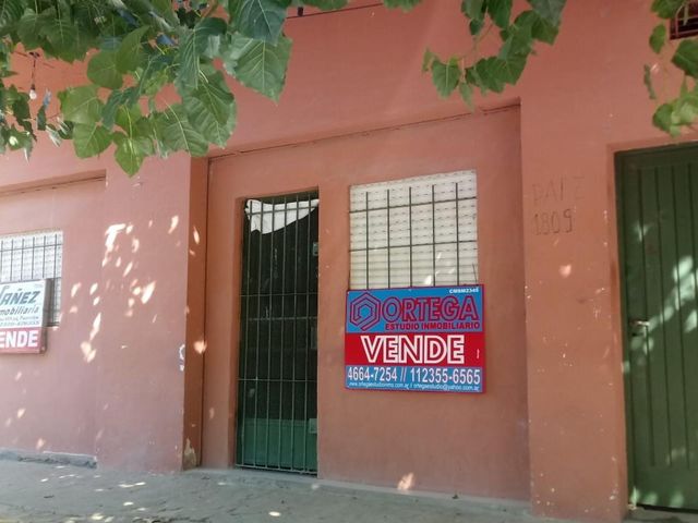 Venta de casa + 2 locales al fte