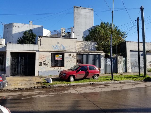 CASA MORENO CENTRO TODOS LOS SERVICIOS EXCELENTE UBICACIÓN OPORT. NOVOA PROPIEDADES