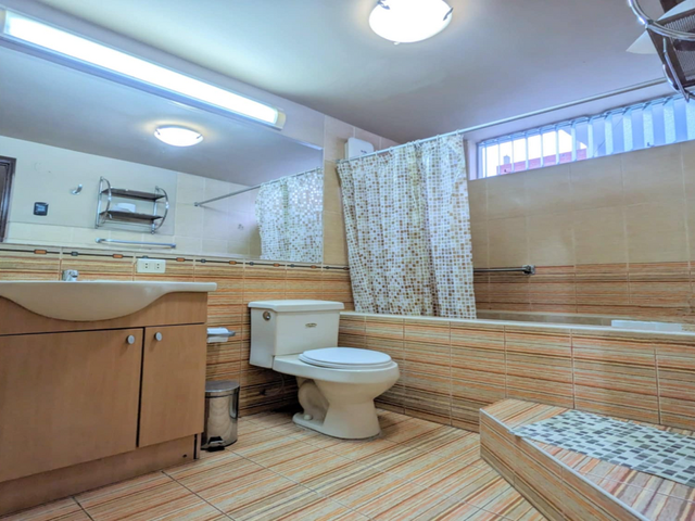 HERMOSA CASA EN LINCE LÍMITE CON SAN ISIDRO
