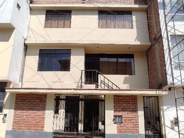 VIVIENDA MULTIFAMILIAR EN VENTA  URB. CÉNTRICA DE LOS OLIVOS