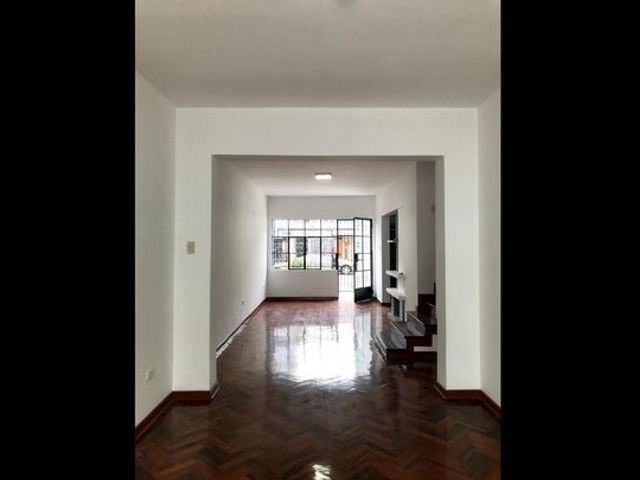 VENDO CASA EN LINCE LÍMITE CON SAN ISIDRO
