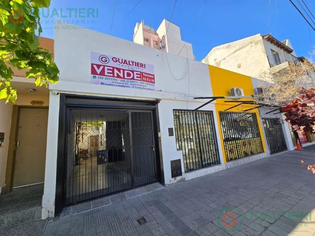 Casa en VENTA con locales comerciales