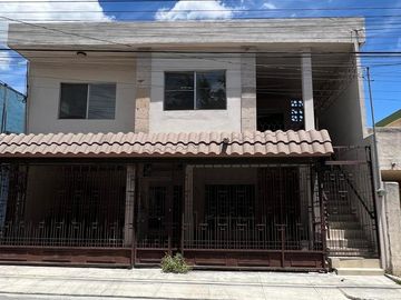 Casa en Mitras Centro
