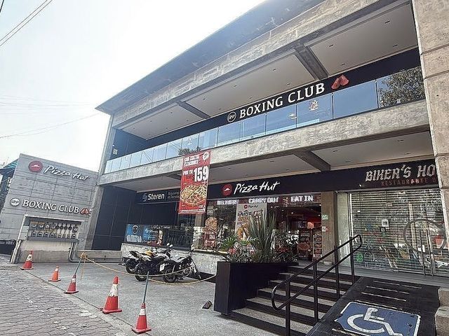 RENTA DE LOCAL COMERCIAL EN ROOF (500 M2) EN ARBOLEDAS, TLALNEPANTLA!!