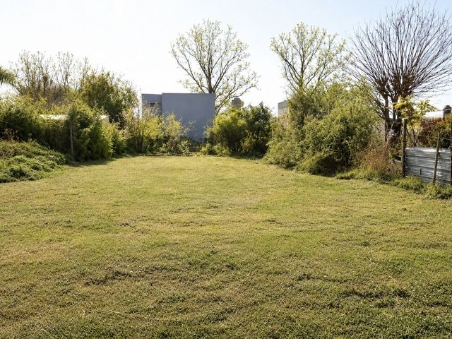 LOTE EN VENTA - BARRIO LA POSTA ROLDAN