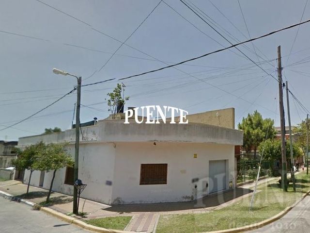 Casa en Banfield en esquina